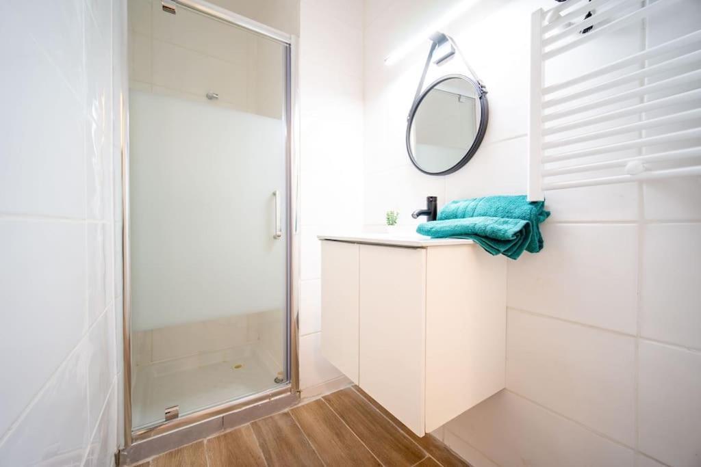 Fully Equiped Wifi Apartment Sleeps 6 Марсель Экстерьер фото